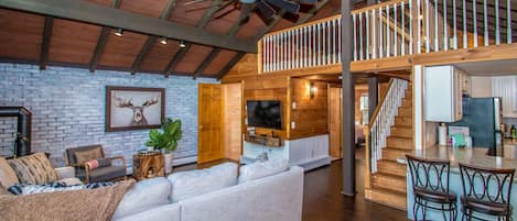 Una Smart TV, una chimenea, videojuegos