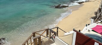 Stunning Beach Front Villa With Infinity Pool 