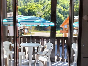 Outdoor dining - Studio Cabin 4 Pers 3* South-East Facing, Balcony, Bright Living Area (Valloire)