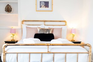 Fer et planche à repasser, Wi-Fi gratuit, draps fournis