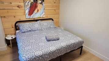 2 bedrooms, desk, free WiFi, bed sheets