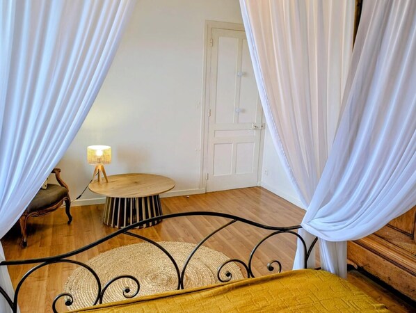 2 bedrooms, iron/ironing board, travel crib, free WiFi