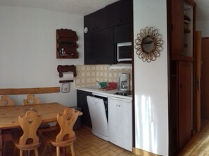 Fridge, microwave, dishwasher - 2-room apt, 4 pers, south-facing with balcony in Valloire (Valloire)