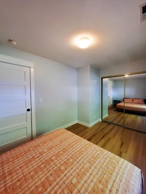 6 habitaciones, escritorio, tabla de planchar con plancha y wifi gratis