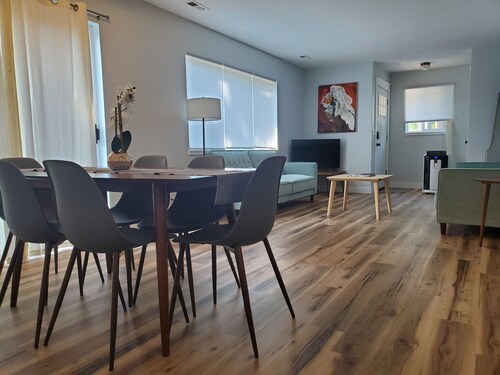 Urban/Beach Complex-Downtown!-Walkable-Remodel- Bikes-Kayaks