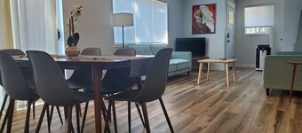Urban/Beach Complex-Downtown!-Walkable-Remodel- Bikes-Kayaks