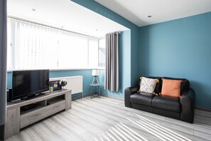 House, Private Bathroom | Lounge - Fully Refurbished North Belfast Home (Belfast)