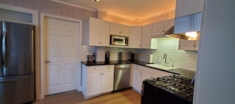 Brick & Vine Suite - Newly Remodeled!