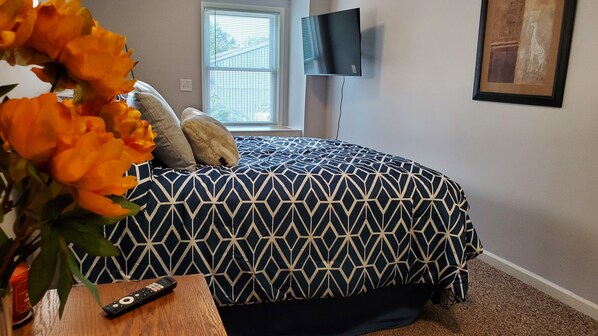 2 bedrooms, iron/ironing board, free WiFi, bed sheets