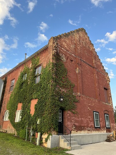 Brick & Vine Suite - Newly Remodeled!