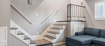 2 Bedroom Townhome Walking Distance to Streets