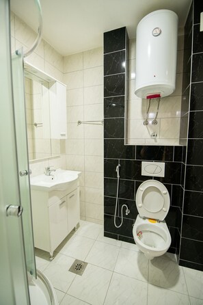 Bathtub - Lovely 2-bedrooms with free parkings - Julphar (Ilijaš)