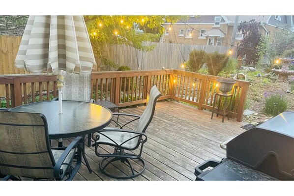 Outdoor dining
