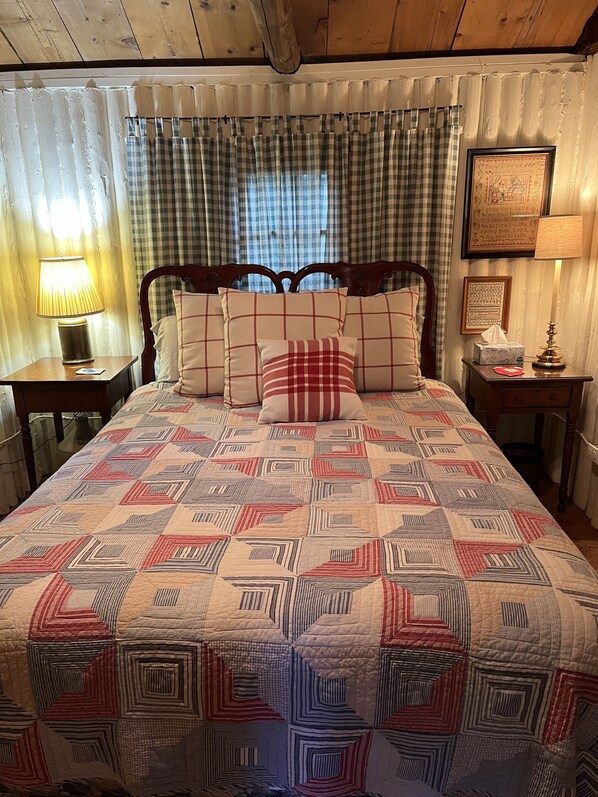 1 bedroom, WiFi, bed sheets - Quaint and cozy log  and knotty pine cabin close to lakes. (Harrison)