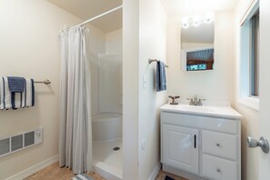 Shower, hair dryer, towels, soap - Quaint and cozy log  and knotty pine cabin close to lakes. (Harrison)
