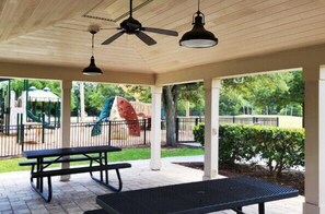 Outdoor dining - The Blue Turtle - 3-bedroom, Furnished Townhome Rental in TPC Sawgrass (Ponte Vedra Beach)