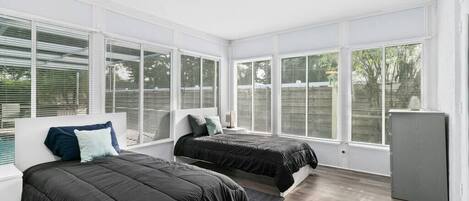 4 bedrooms, iron/ironing board, Internet, bed sheets