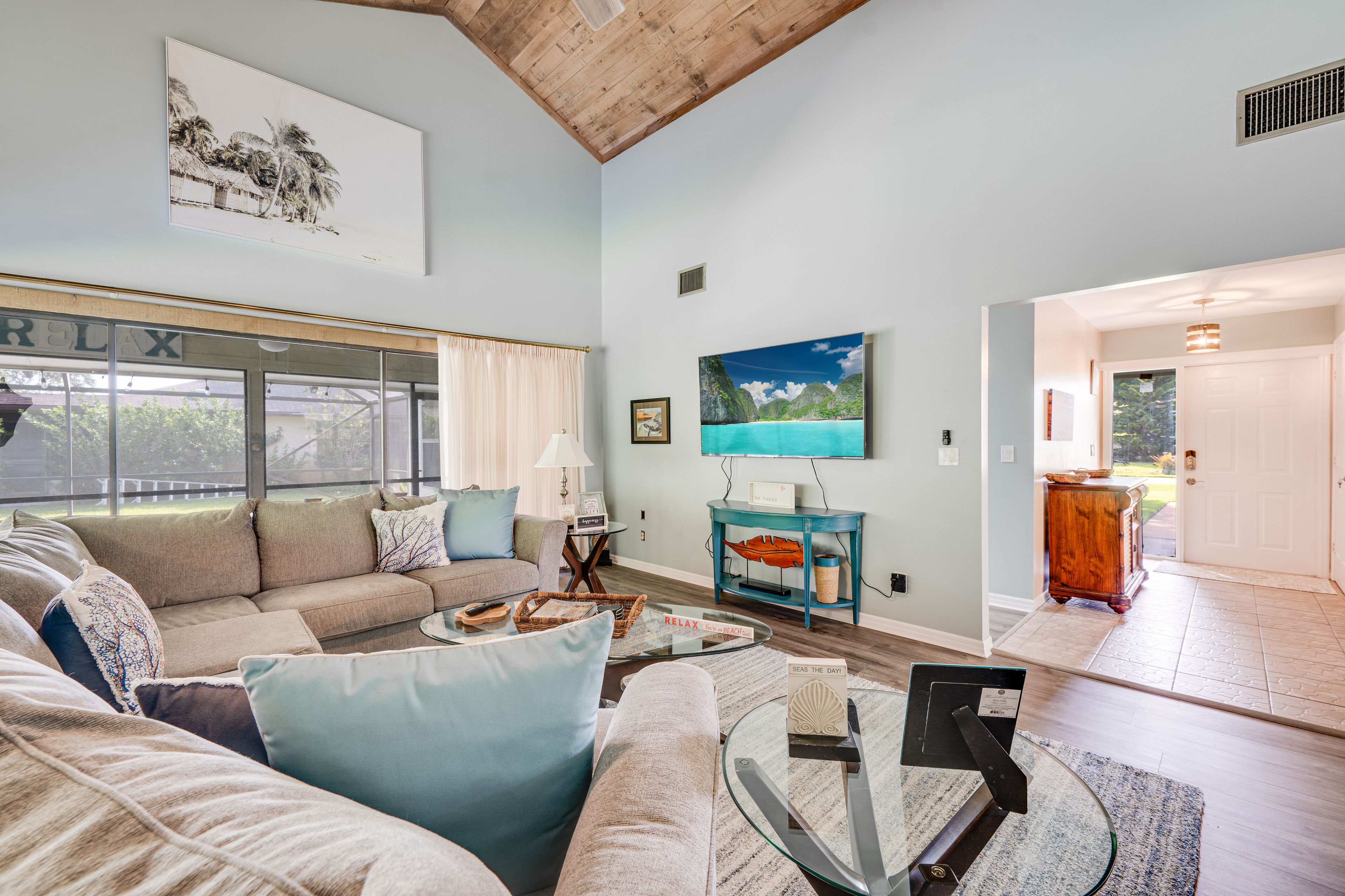 TV connectée, jeux vidéo, lecteur de DVD, livres