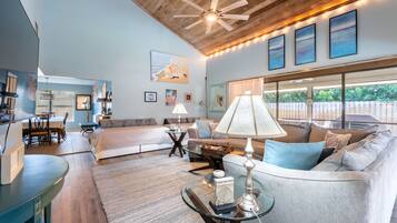 TV connectée, jeux vidéo, lecteur de DVD, livres