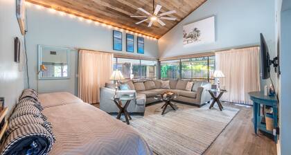 Poolside Golf Paradise: 2 King Bdrms: Beaches 15 Min: Game room: Tee, Sun & Fun