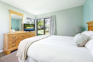 1 bedroom, iron/ironing board, free WiFi, bed sheets - Cozy Beach Front Condo | AC | Beach | Waterfront | (Traverse City)