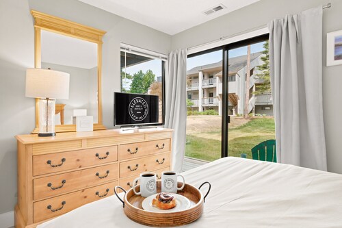 Cozy Beach Front Condo | AC | Beach | Waterfront |