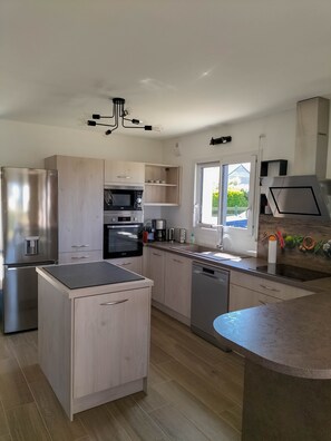 Fridge, microwave, oven, stovetop - Quiet house a few minutes from the beach (Plovan)