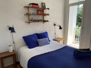 7 bedrooms, desk, iron/ironing board, WiFi