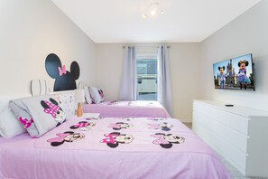 4 bedrooms, travel crib, WiFi