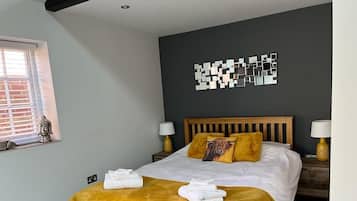 Premium Double Room, Ensuite, Courtyard View | Interior