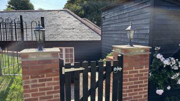 Premium Double Room, Ensuite, Courtyard View | Lobby