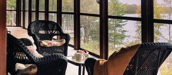 Stylish Lakefront Cottage Retreat in Parry Sound