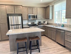 Private kitchen - Brand new Luxury 4 bedroom home close to the beach (Santa Paula)