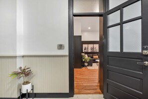 Interior - A Cleveland Modern and Historic Apartment (Cleveland)