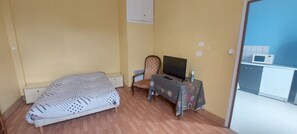 1 makuuhuone, silitysrauta/-lauta, ilmainen Wi-Fi, vuodevaatteet
