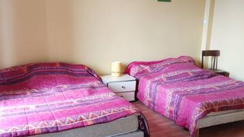 1 habitación, tabla de planchar con plancha, wifi gratis y ropa de cama