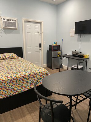 2 bedrooms, desk, free WiFi, bed sheets