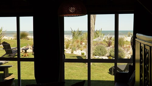 Rustic Beach Front Cottage Charleston NZ