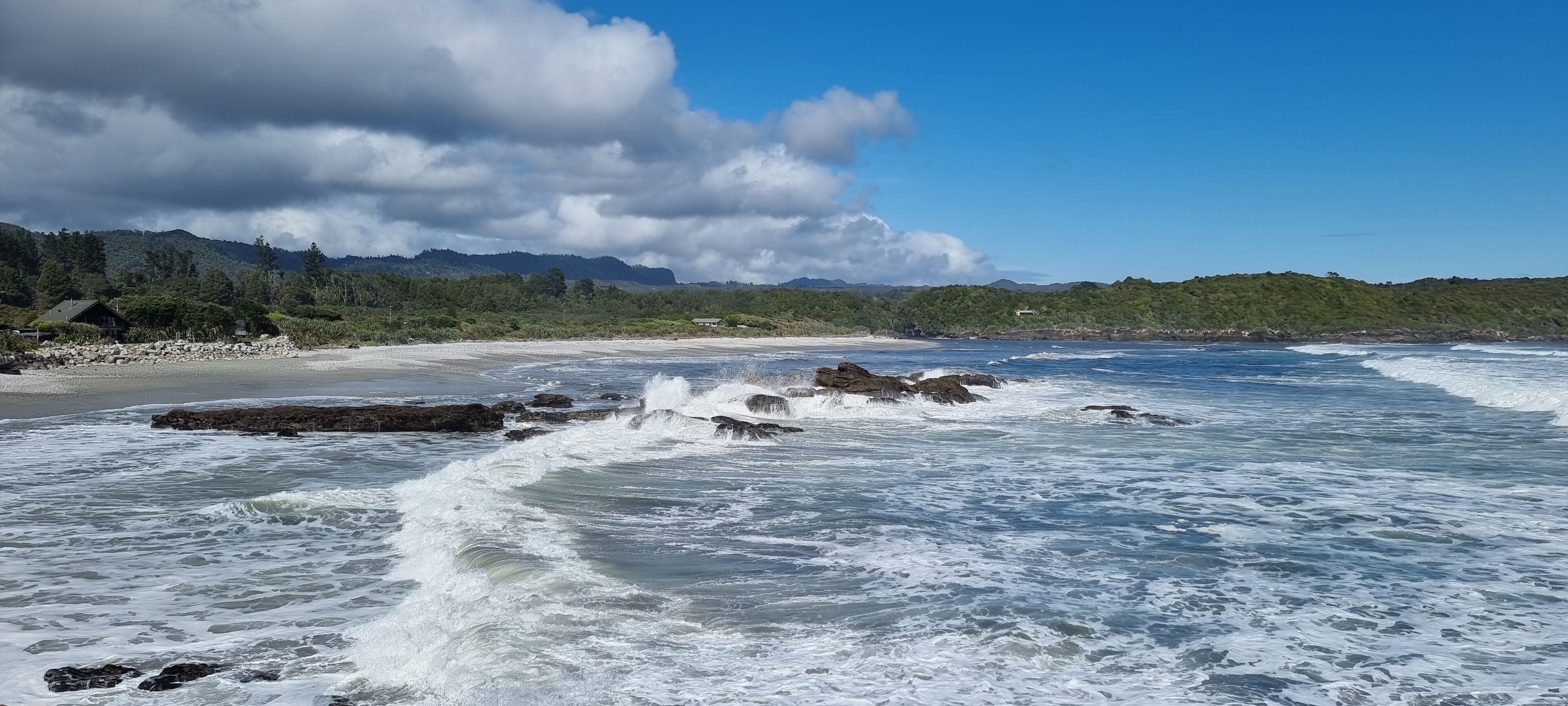 Plage, chaises longues