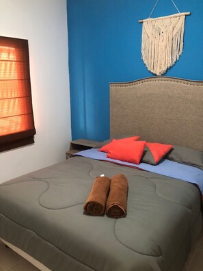 2 chambres, fer et planche à repasser, Wi-Fi gratuit, draps fournis