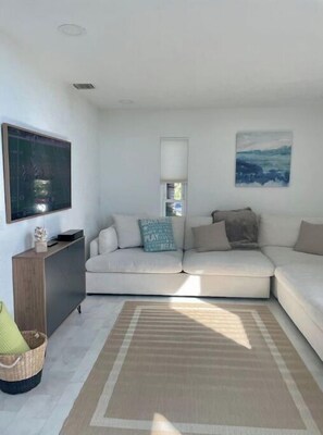 TV - Seminole Heights Bungalow (Tampa)