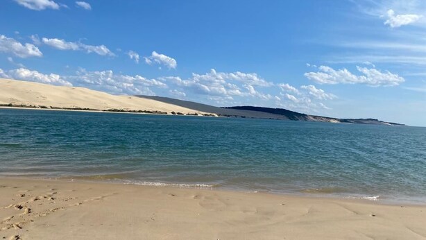 A beach with clear skies and calm waters. - Cosy house close to Arcachon golf course. (La Teste-de-Buch)