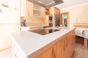 Esstisch, Kücheninsel