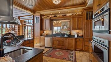 Frigorífic, microones, forn i placa de cuina