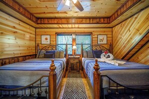 1 bedroom, free WiFi, bed sheets - This luxury two-bedroom luxury log cabin is designed and furnished in true rustic elegance. You will love the beautiful hand-scraped hardwood floors, giant hand-hewn dark oak beam accents to the knotty pine walls, granite counters, ceiling fans, stai (Broken Bow)