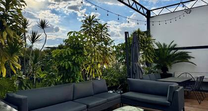 Step into a beautifully preserved historic home in the heart of Roma Norte — one of Mexico City’s most iconic neighborhoods. This 8-bedroom residence blends original charm with modern comfort, featuring private bathrooms, a charming rooftop.