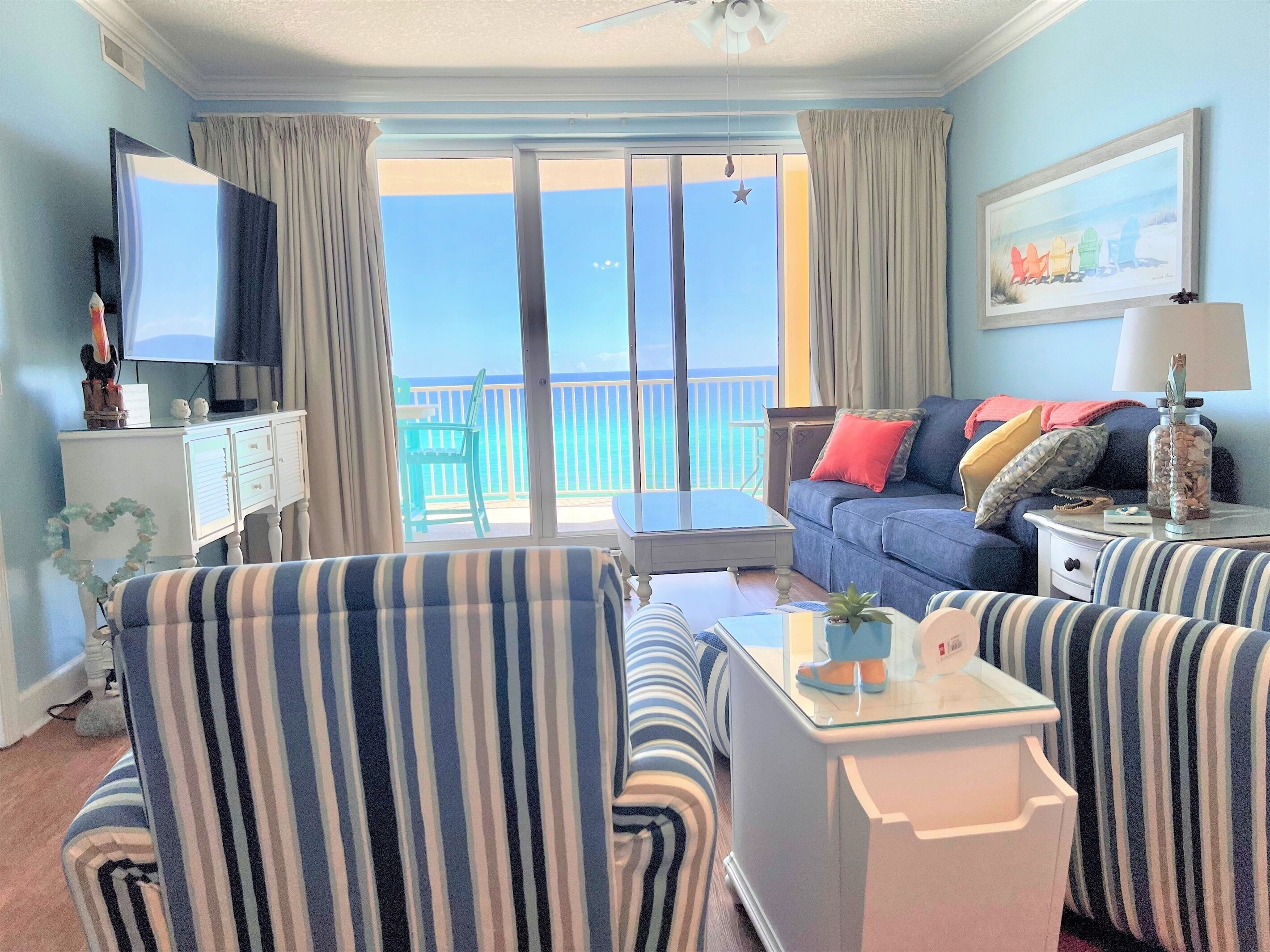 FABULOUS 7th FLOOR END UNIT**FREE RESERVED PARKING*FREE FRONT ROW BEACH SERVICE.