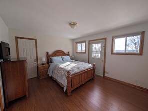 4 bedrooms, in-room safe, desk, iron/ironing board