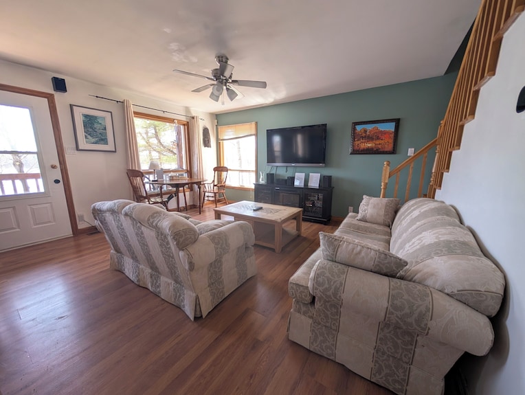 Ruth's Waterfront Cottage Near Pembroke - Quebec