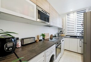 Fridge, microwave, oven, stovetop